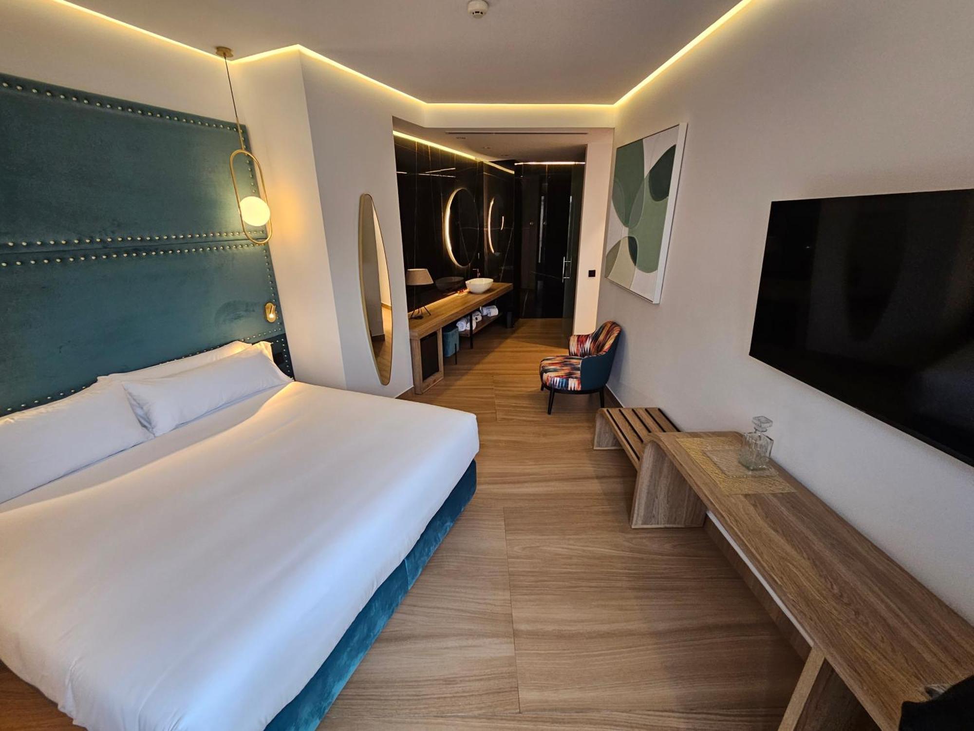 Hotel Las Tres Campanas Badajoz Esterno foto